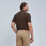 Camisa Polo Lee® Piquet Marrom Masculina - Imagem 3
